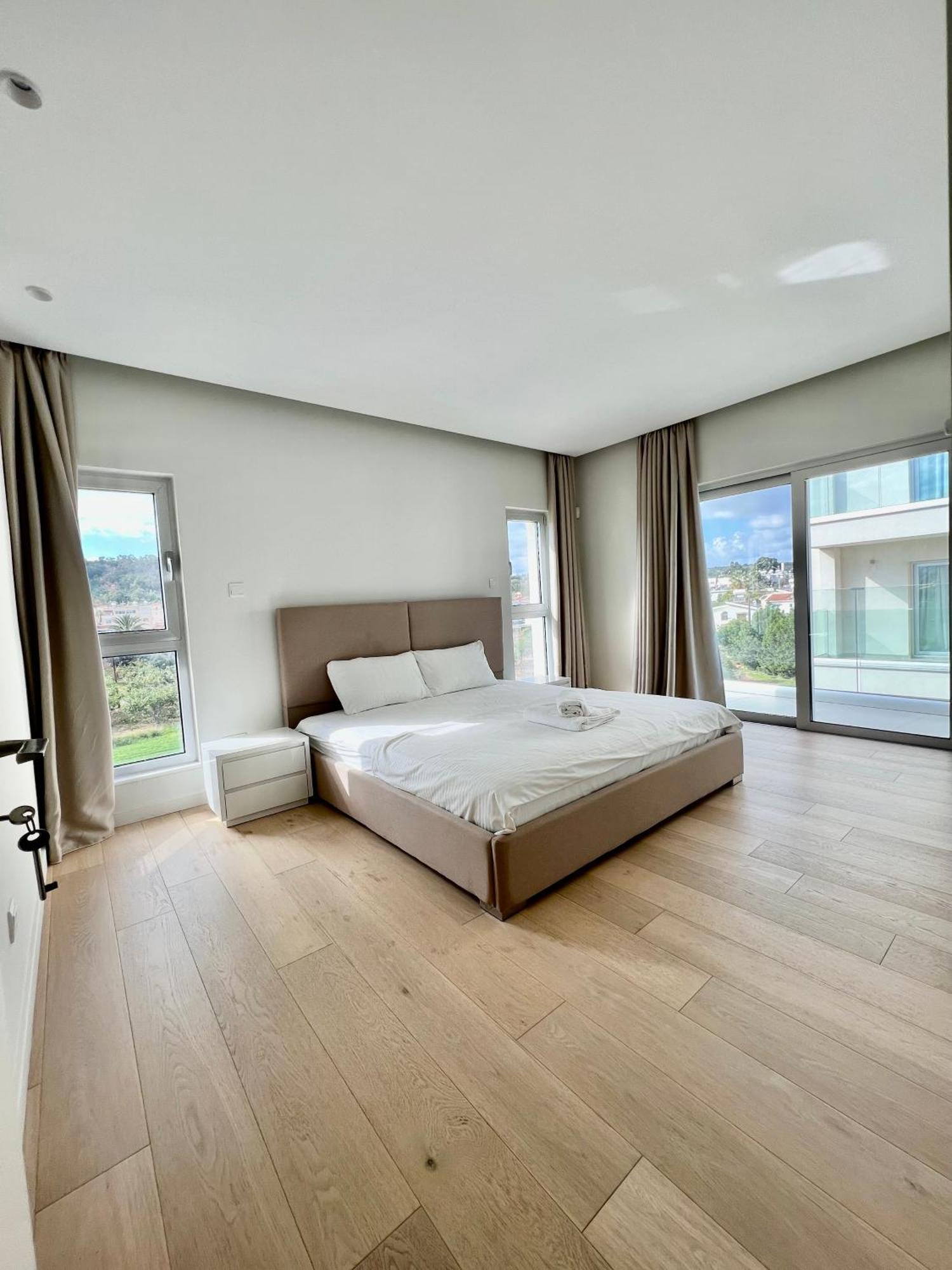 Emerald Suites Protaras Bilik gambar