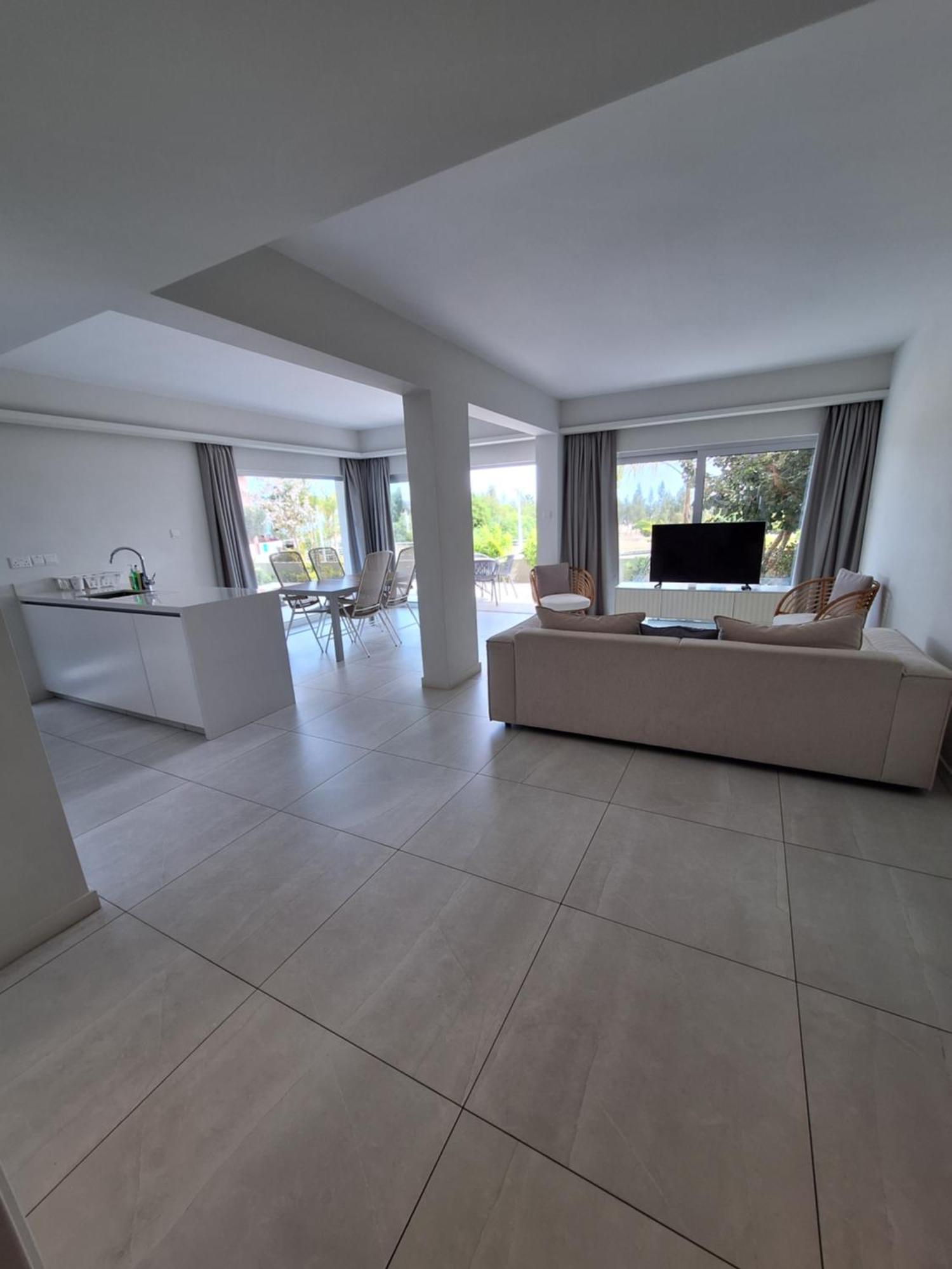 Emerald Suites Protaras Luaran gambar